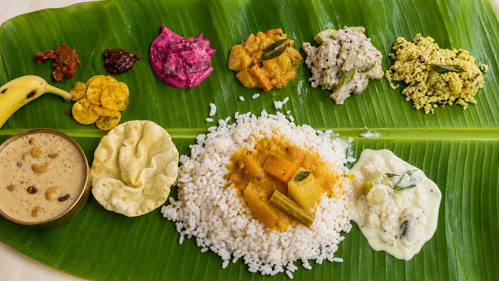Kerala Sadya and Meals Guide: Banana Leaf Order, Avial, Thoran, Pachadi, Payasam, and How to Eat It
