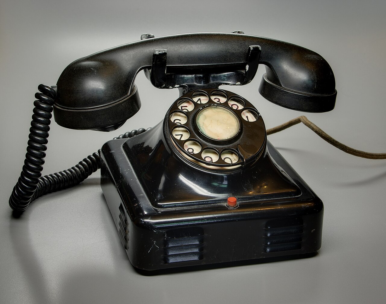 Fake Front Desk Calls: The Midnight Hotel Scam You Need to Know