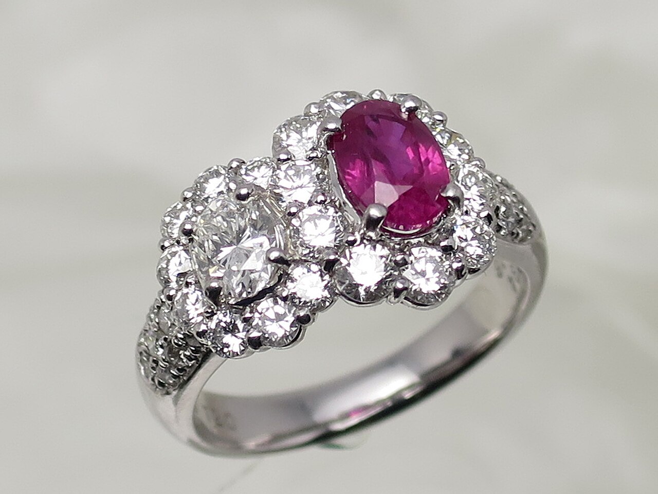 The "Dropped Ring" Scam: A Fool's Gold Hustle